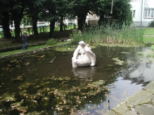 Die Grosse Badende wieder im Becken Ende August 2008